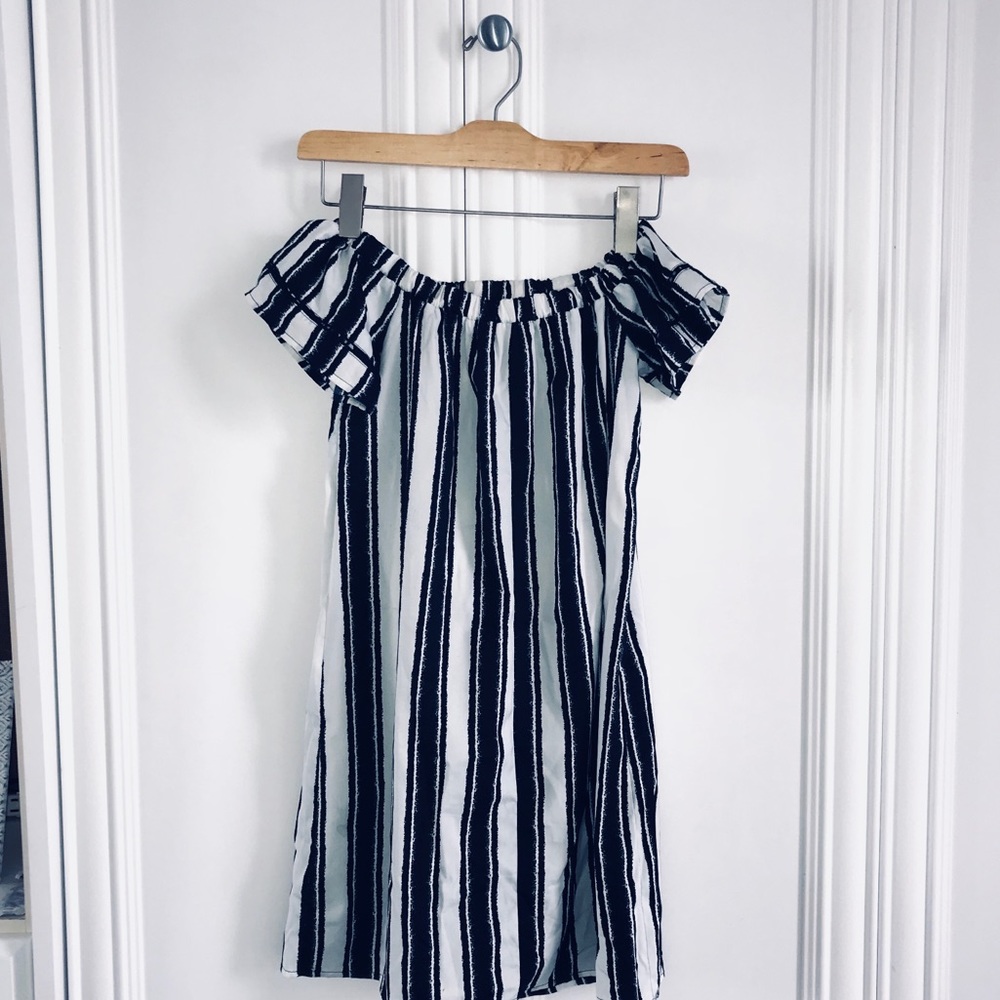 NAVY & WHITE STRIPED OFF SHOULDER DRESS XS/S